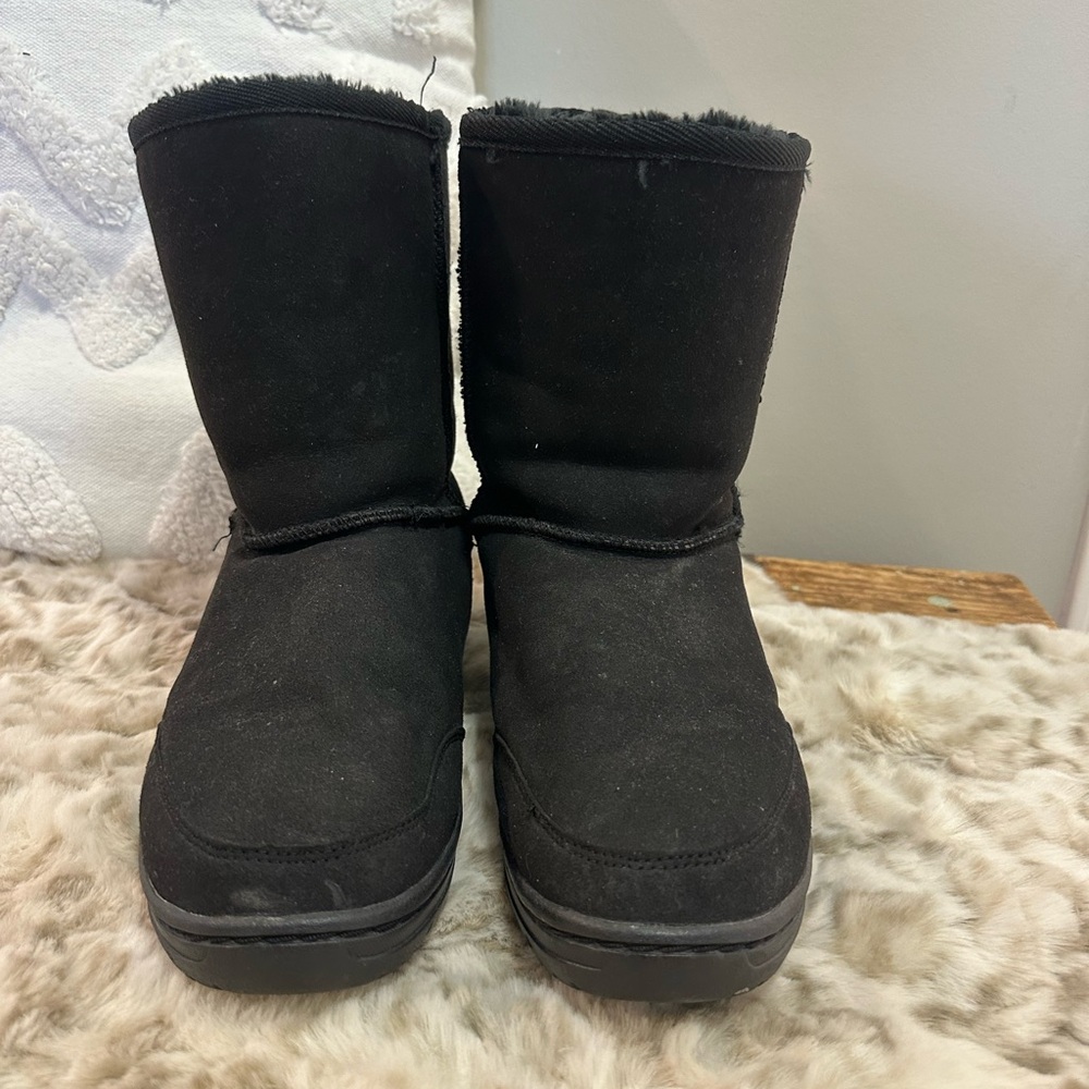Ugg short boot